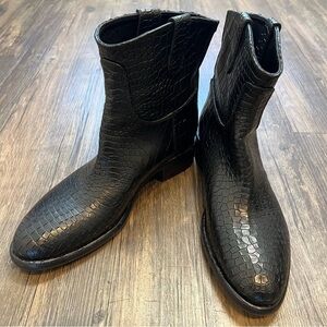 Rocco P. Black Textured Italian Leather Ankle Bootie Round Toe Chunky Heel 35.5